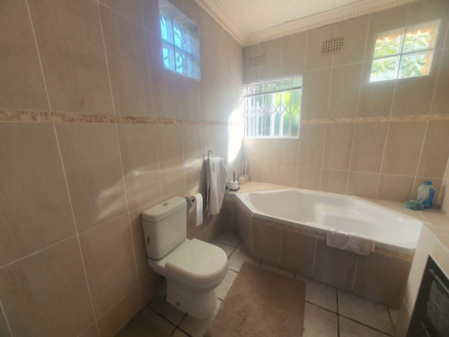To Let 4 Bedroom Property for Rent in Beacon Bay Eastern Cape